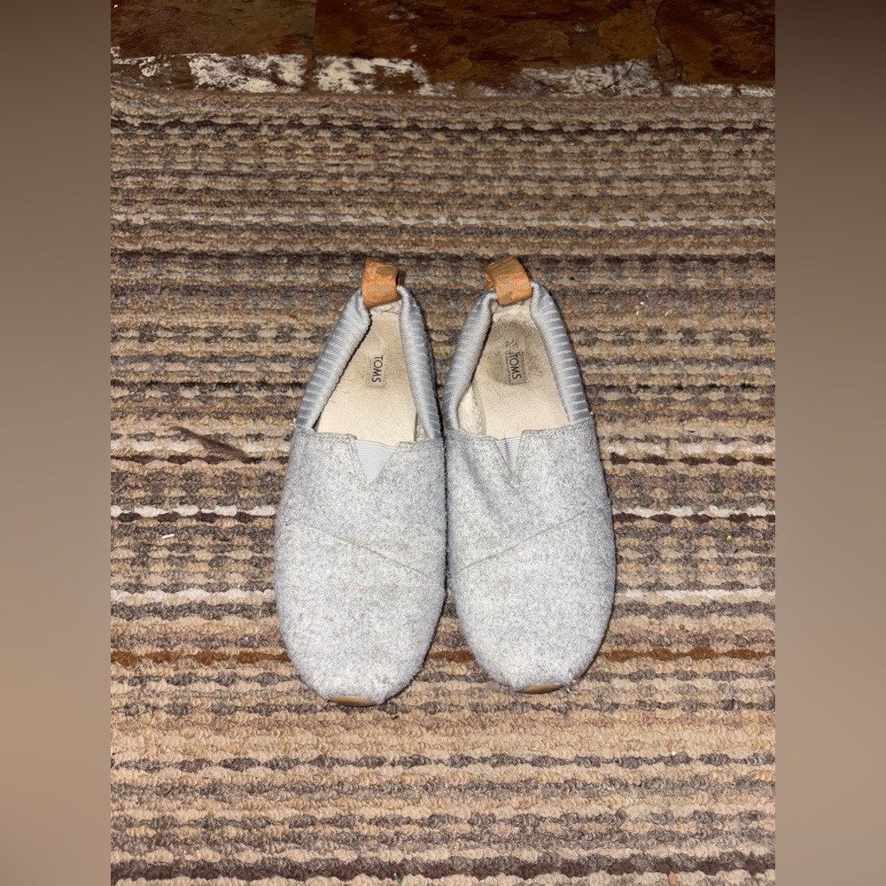 Tom’s Gray Shoes